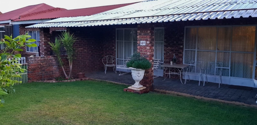  Bedroom Property for Sale in Wilkoppies North West